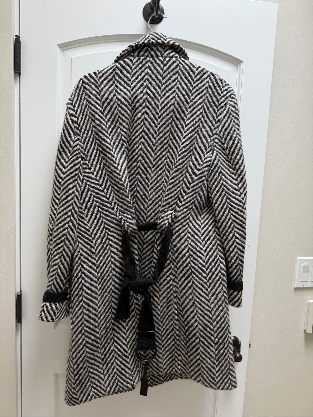 Saint Laurent Black & Ecru Herringbone Wool Belted Coat - Picture 6 of 7